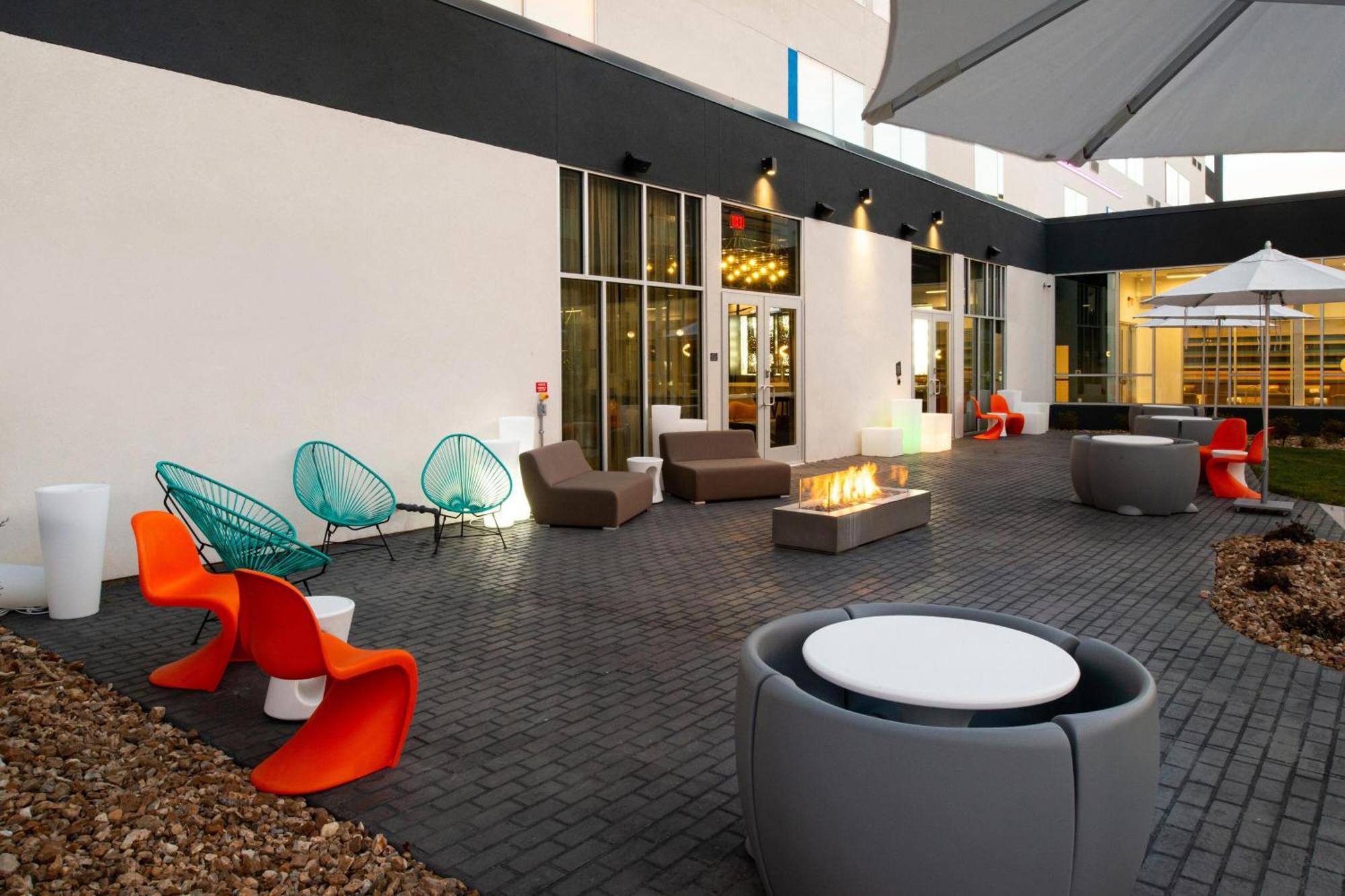 Aloft North Kansas City Bagian luar foto