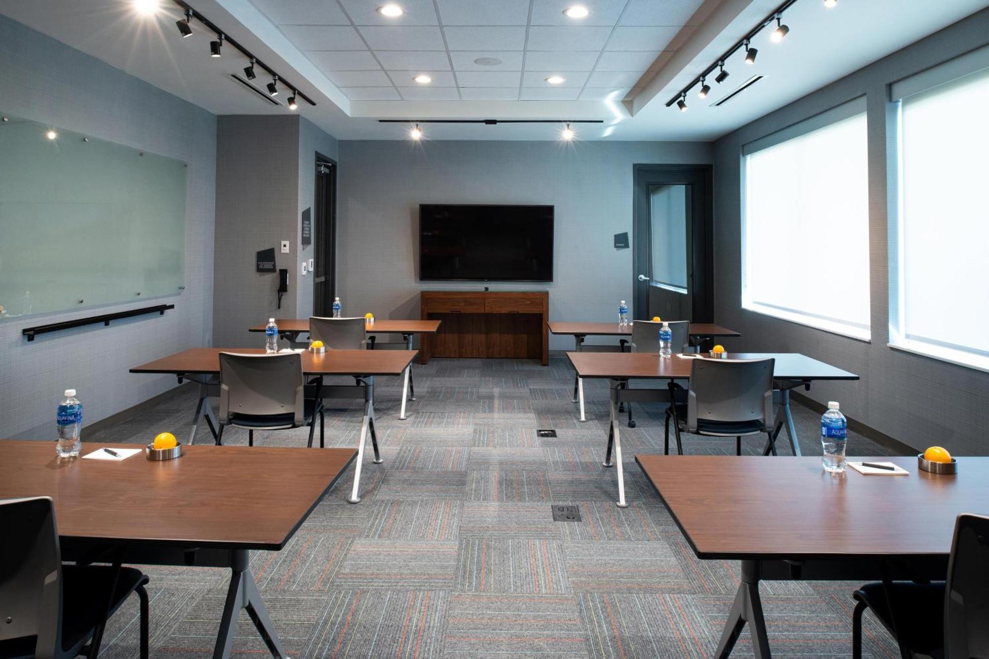 Aloft North Kansas City Bagian luar foto